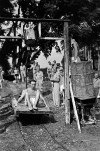 2e Infanterie BrigadegroepFeestelijkheden in post Kebalan, Bestanddeelnr 4291