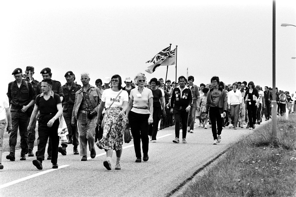 2e Dag deelnemers onderweg, Bestanddeelnr 930-3591