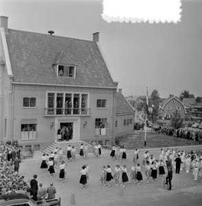 2e dag bezoek Prins Bernhard Gelderland. Jeugd van Ocht voerde volksdansen uit, Bestanddeelnr 905-7512