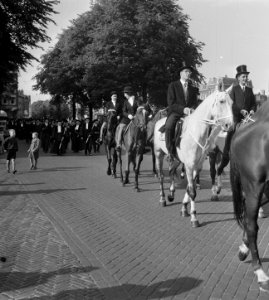 64 ste Lustrum Universiteit Amsterdam tocht door stad, Bestanddeelnr 905-1372