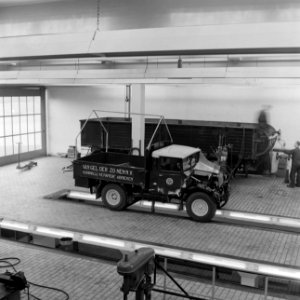 6x6 Garage met smeerput bij de Kon. Papierfabriek Van en Gelder Zn. NV te Renkum, Bestanddeelnr 256-0893