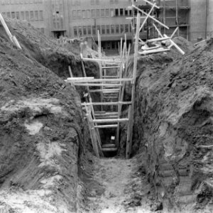 6x6 Rioleringssleuf R.K. ziekenhuis door NV Vissers wegenbouw te Maastricht, Bestanddeelnr 256-0719