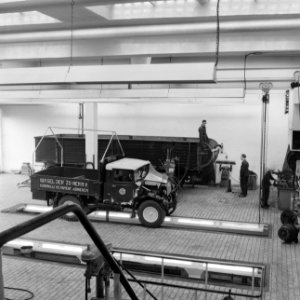 6x6 Garage met smeerput bij de Kon. Papierfabriek Van en Gelder Zn. NV te Renkum, Bestanddeelnr 256-0892