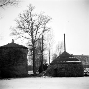 6x6 Hooiberglier. In Overijssel veel hooibergen met centrale paal, meestal onvol, Bestanddeelnr 256-0905