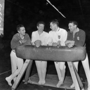 60 jaar Rotterdamse Turnbond v.l.n.r. Jaegers, N. Stewart (Engeland), A. Storhau, Bestanddeelnr 916-3525