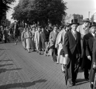 64 ste Lustrum Universiteit Amsterdam tocht door stad, Bestanddeelnr 905-1380