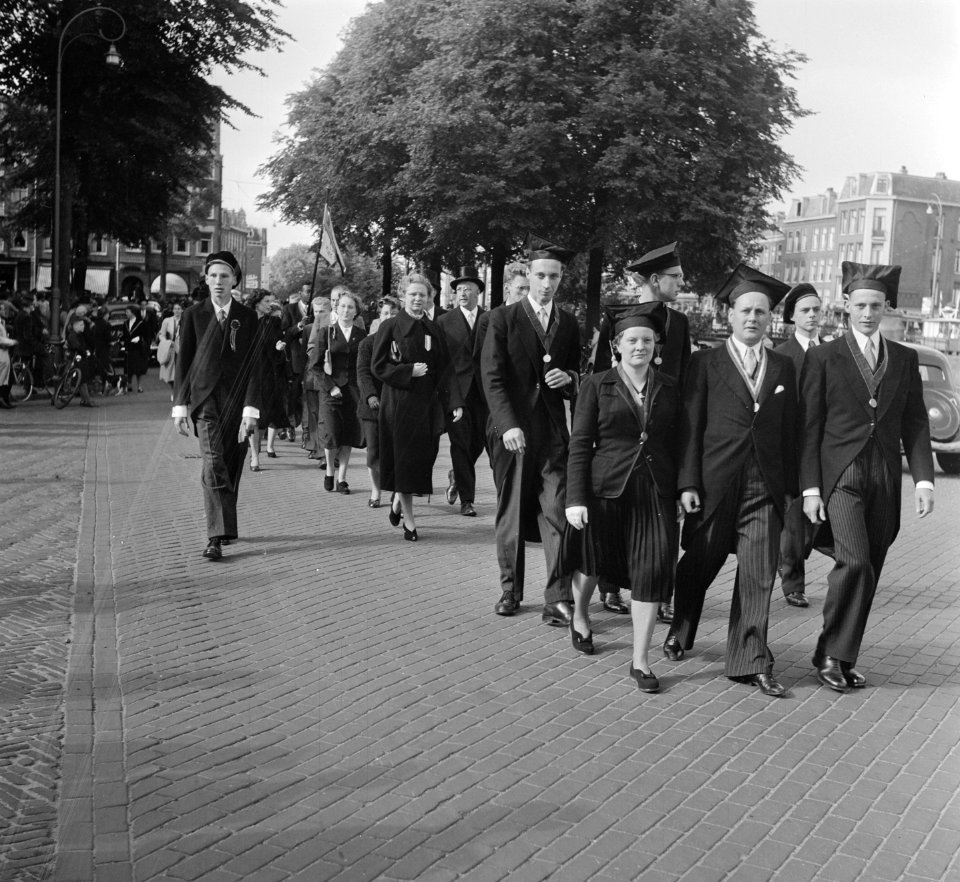 64 ste Lustrum Universiteit Amsterdam tocht door stad, Bestanddeelnr 905-1377