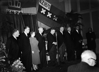 60 Jaar KNZB Kras. t bestuur zijaanzicht, Bestanddeelnr 903-0057