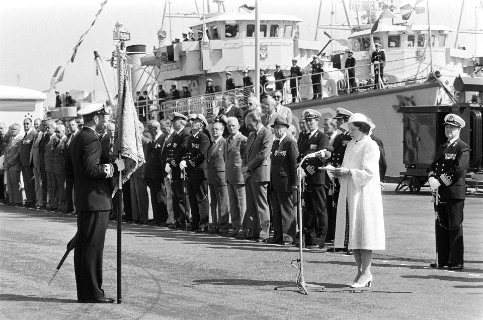 75-jarig bestaan Mijnendienst van de Koninklijke Marine. Koningin Beatrix houdt , Bestanddeelnr 932-1608
