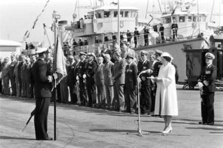 75-jarig bestaan Mijnendienst van de Koninklijke Marine. Koningin Beatrix houdt , Bestanddeelnr 932-1608