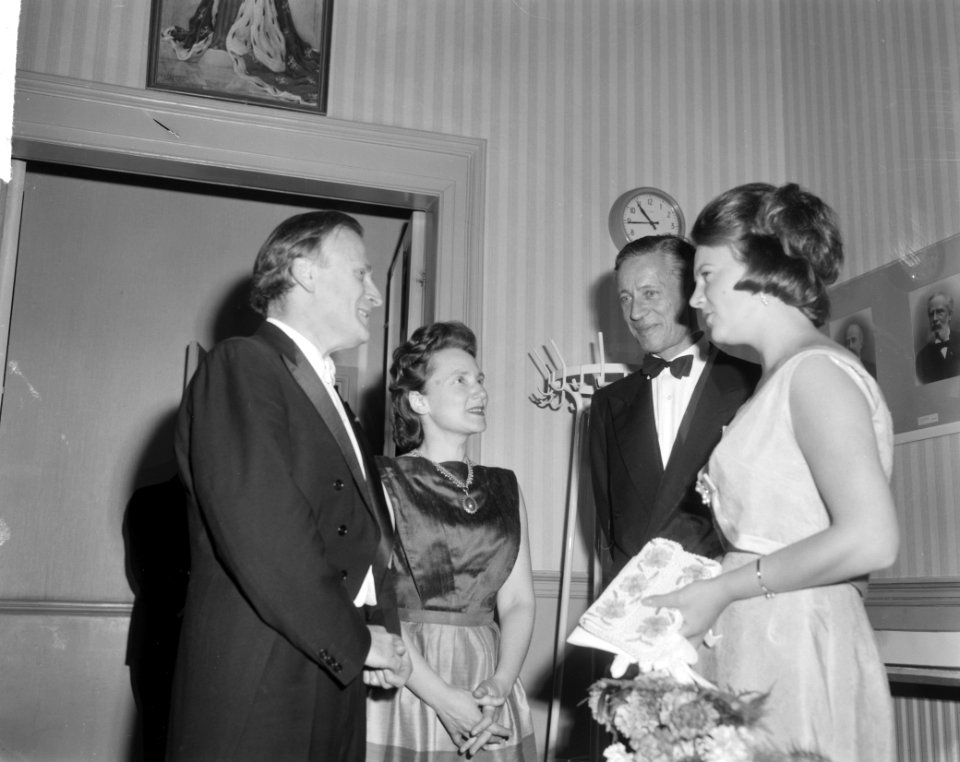 75 Jarig bestaan Concertgebouw in Amsterdam Yehudi en Hephzibah Menulin worden , Bestanddeelnr 914-9960