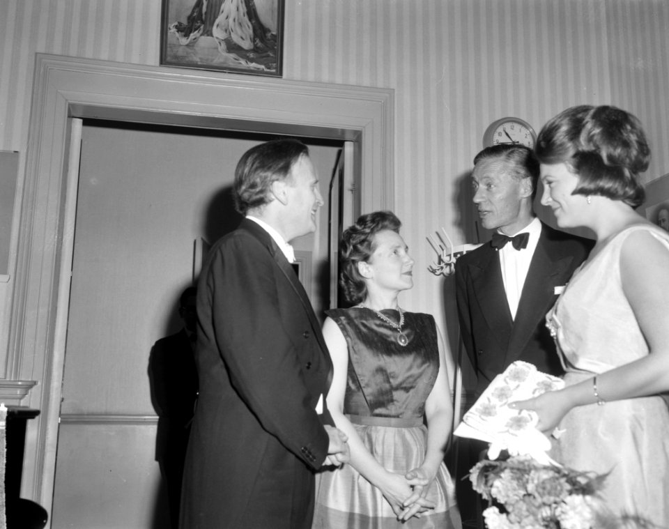 75 Jarig bestaan Concertgebouw in Amsterdam Yehudi en Hephzibah Menulin worden , Bestanddeelnr 914-9957