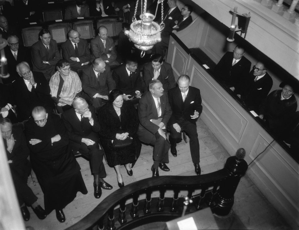 75 jarig bestaan van de Amstelkring te Amsterdam receptie in de Schuilkerk, Bestanddeelnr 910-0810 photo