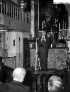 75 jarig bestaan van de Amstelkring te Amsterdam receptie in de Schuilkerk, Bestanddeelnr 910-0809 photo