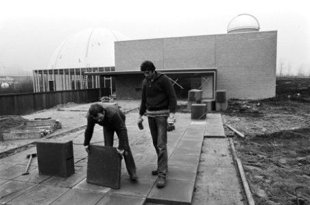 8 april intern. tuinbouwbouw tentoonstelling Floriade 82 . Het draaicircus ,, Bestanddeelnr 931-9800