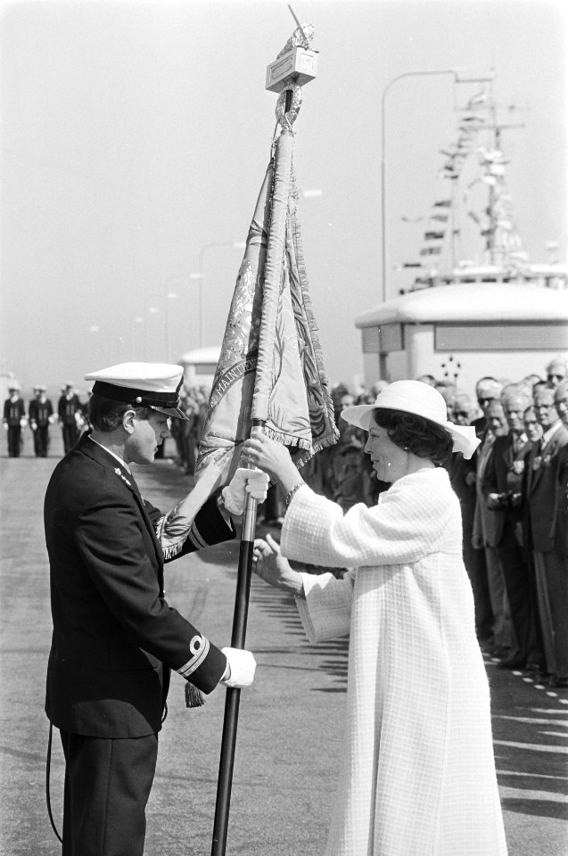 75-jarig bestaan Mijnendienst van de Koninklijke Marine. Luitenant ter Zee overh, Bestanddeelnr 932-1605