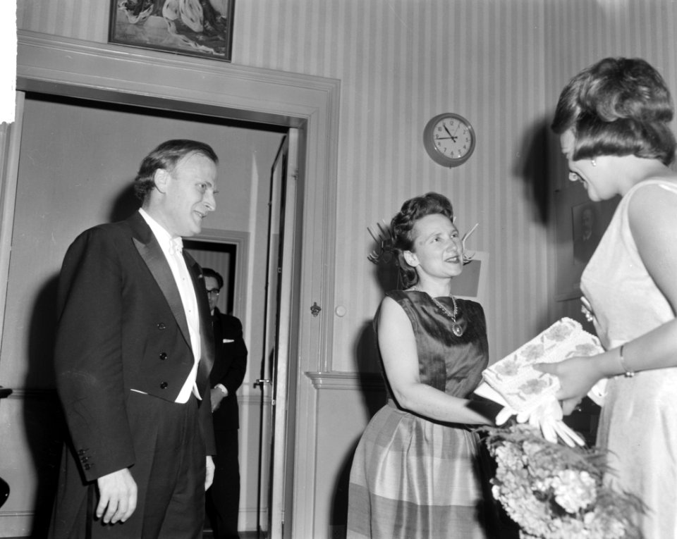 75 Jarig bestaan Concertgebouw in Amsterdam Yehudi en Hephzibah Menulin worden , Bestanddeelnr 914-9956