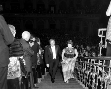75 Jarig bestaan Concertgebouw in Amsterdam Hephzibah en Yehudi Menuhin, Bestanddeelnr 914-9987