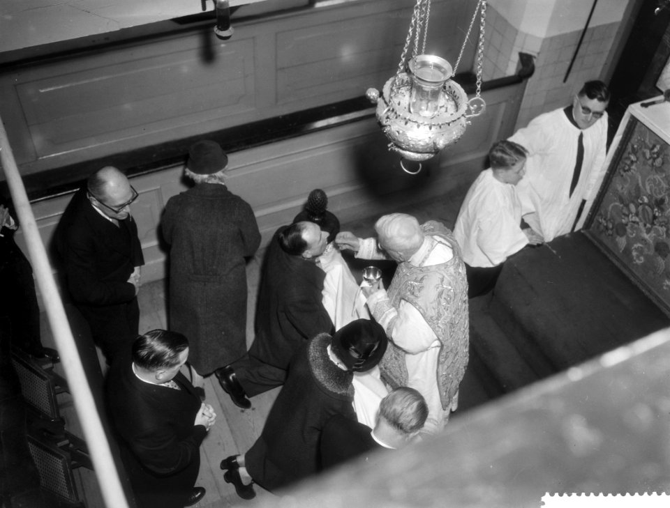 75 jarig bestaan van de Amstelkring te Amsterdam Mgr J P Huibers tijdens de h, Bestanddeelnr 910-0807