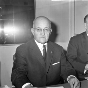 75 jaar KNVB persconferentie in Den Haag , dr. Schroder (kop), Bestanddeelnr 917-1521