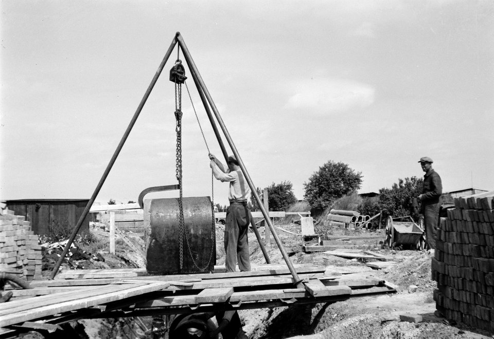 6x9 Rioleringssleuf terrein H.K.I. te Breda flauwe taluds, geroerde grond, legg, Bestanddeelnr 256-0727