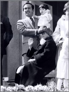 70-ste verjaardag Koningin Juliana Defile Soestdijk Prinses Christina op een s, Bestanddeelnr 006-0566