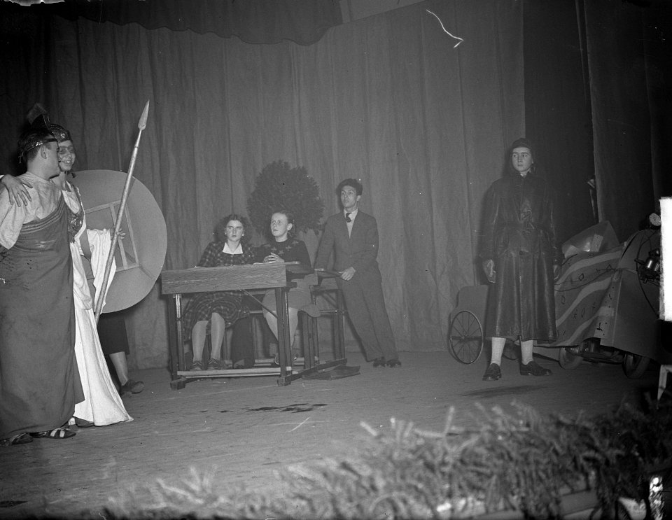 70 Jaar bestaan Lyceum Doetinchem. Toneel, Bestanddeelnr 903-2354