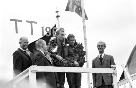50cc Huldiging Ernst Degner (1e) en Jan Huberts (2e), Bestanddeelnr 914-0822