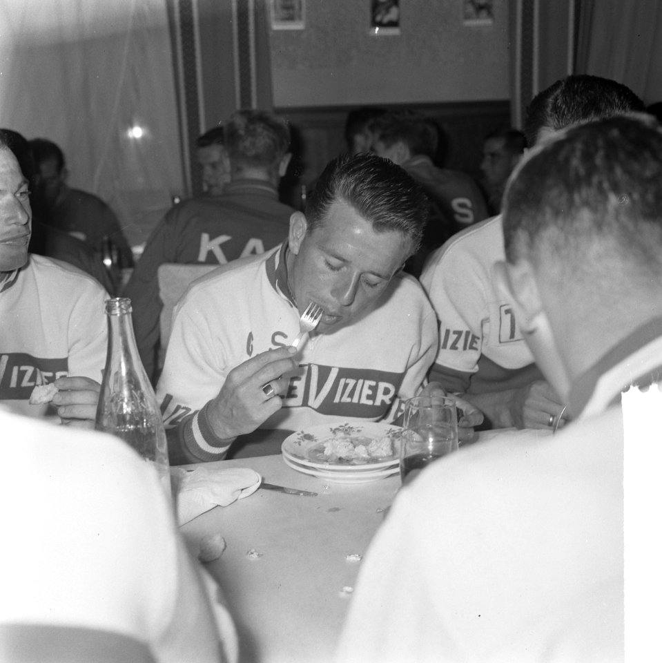 51ste Tour de France 1964, maaltijden Nederlandse ploeg Leo van Dongen, Bestanddeelnr 916-5761