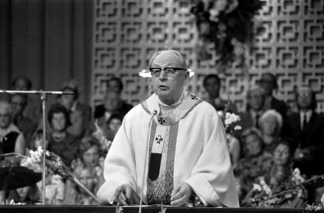 50-jarig priesterjubileum kardinaal Alfrink gevierd met eucharistieviering in Co, Bestanddeelnr 927-4080