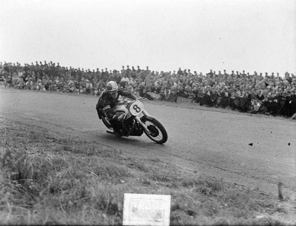500 cc klasse. Geoff Duke (Norton) winnaar, Bestanddeelnr 904-6709