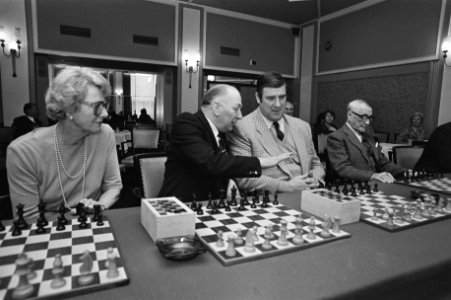 45 Jaar geleden was Max Euwe wereldkampioen schaken ter gelegenheid vond er in A, Bestanddeelnr 931-2109