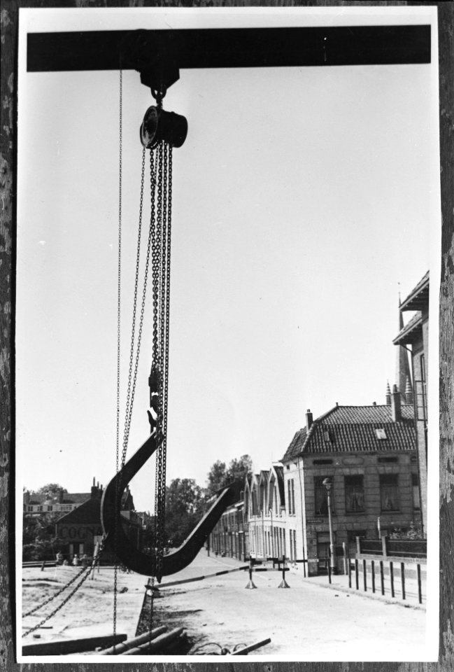 6.5x9 Hijshaak voor rioolbuis. Dodelijk ongeval te Schiedam (maandrapport juni 1, Bestanddeelnr 256-0794