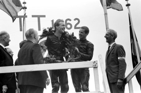 50cc Huldiging Ernst Degner (1e) en Jan Huberts (2e), Bestanddeelnr 914-0816