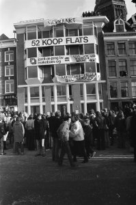 52 Luxe appartementen aan Prins Hendrikkade in Amsterdam gekraakt, Bestanddeelnr 930-7534