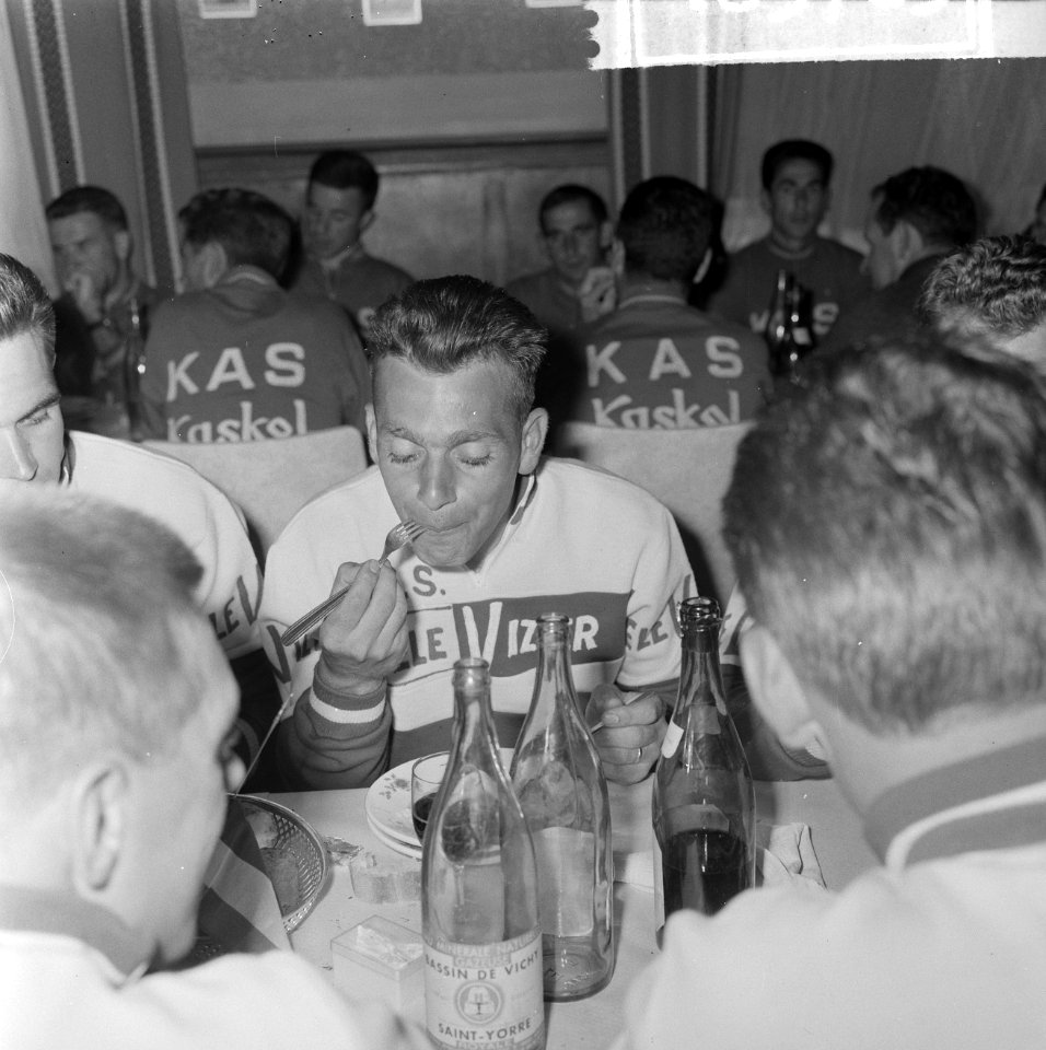 51ste Tour de France 1964, maaltijden Nederlandse ploeg Jac van der Klunder�, Bestanddeelnr 916-5763