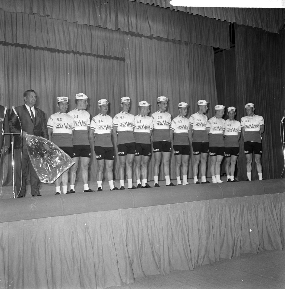 51ste Tour de France 1964, presentie televizierploeg in Palais du Sport in Renn�, Bestanddeelnr 916-5747