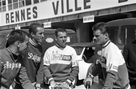 51ste Tour de France 1964. Jo de Haan en Henk Nijdam van de Televizierploeg in, Bestanddeelnr 916-5799