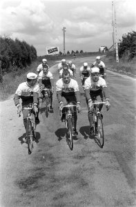 51ste Tour de France 1964 Televizierploeg tijdens training, Bestanddeelnr 916-5807