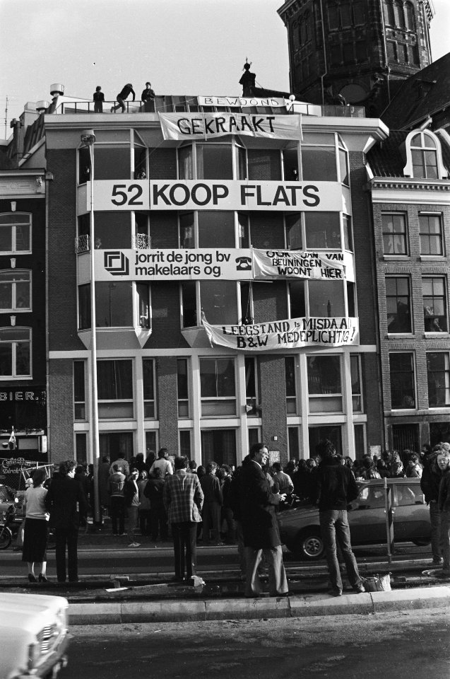 52 Luxe appartementen aan Prins Hendrikkade in Amsterdam gekraakt, Bestanddeelnr 930-7533