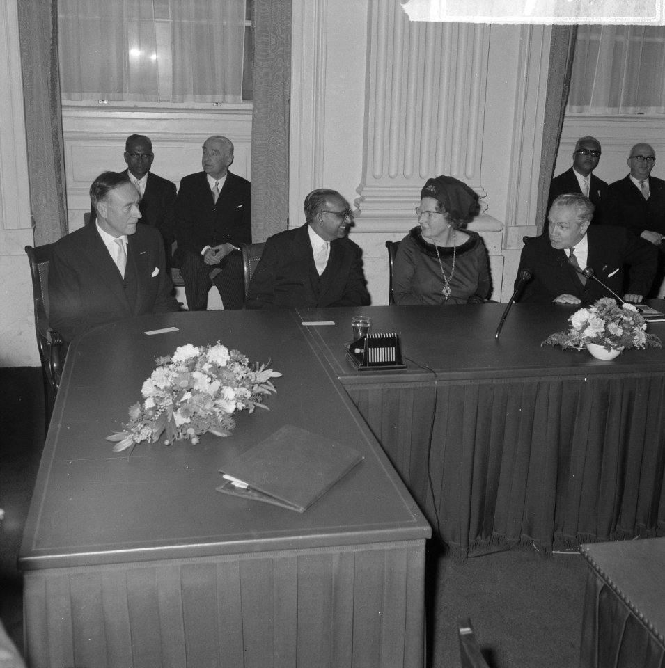500 jaar Staten Generaal , koningin Juliana was bij de zitting aanwezig, vlnr, Bestanddeelnr 915-9260