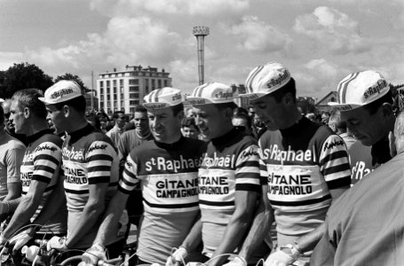 51ste Tour de France 1964, De St Raphael-Gitanes ploeg, Bestanddeelnr 916-5778 photo