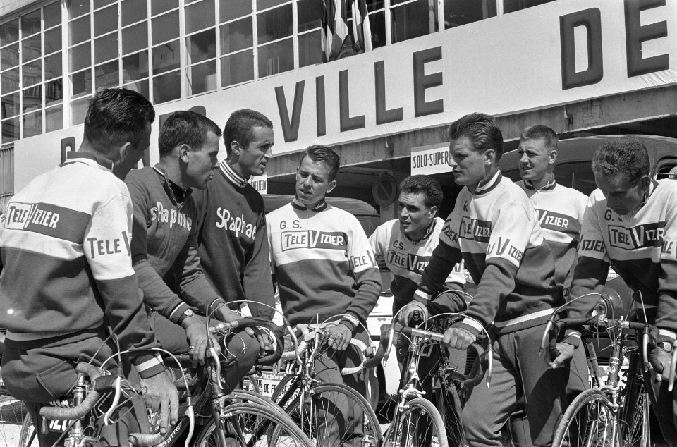 51ste Tour de France 1964 De Televizierploeg in gesprek met Jo de Roo en Ab Gel, Bestanddeelnr 916-5800