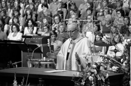 50-jarig priesterjubileum kardinaal Alfrink gevierd met eucharistieviering in Co, Bestanddeelnr 927-4085