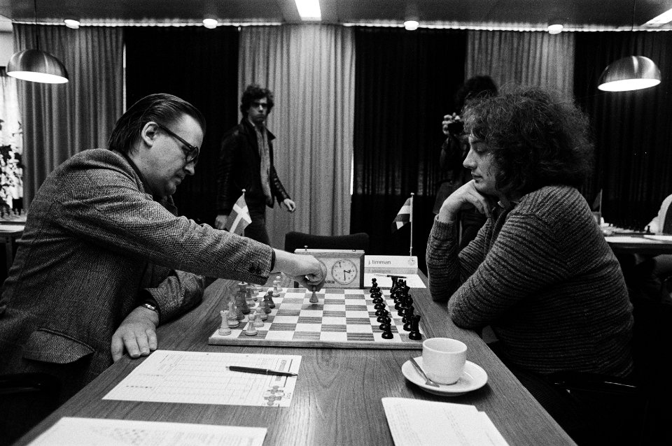4e Ronde, Bent Larsen (l) tegen Jan Timman, Bestanddeelnr 930-5267
