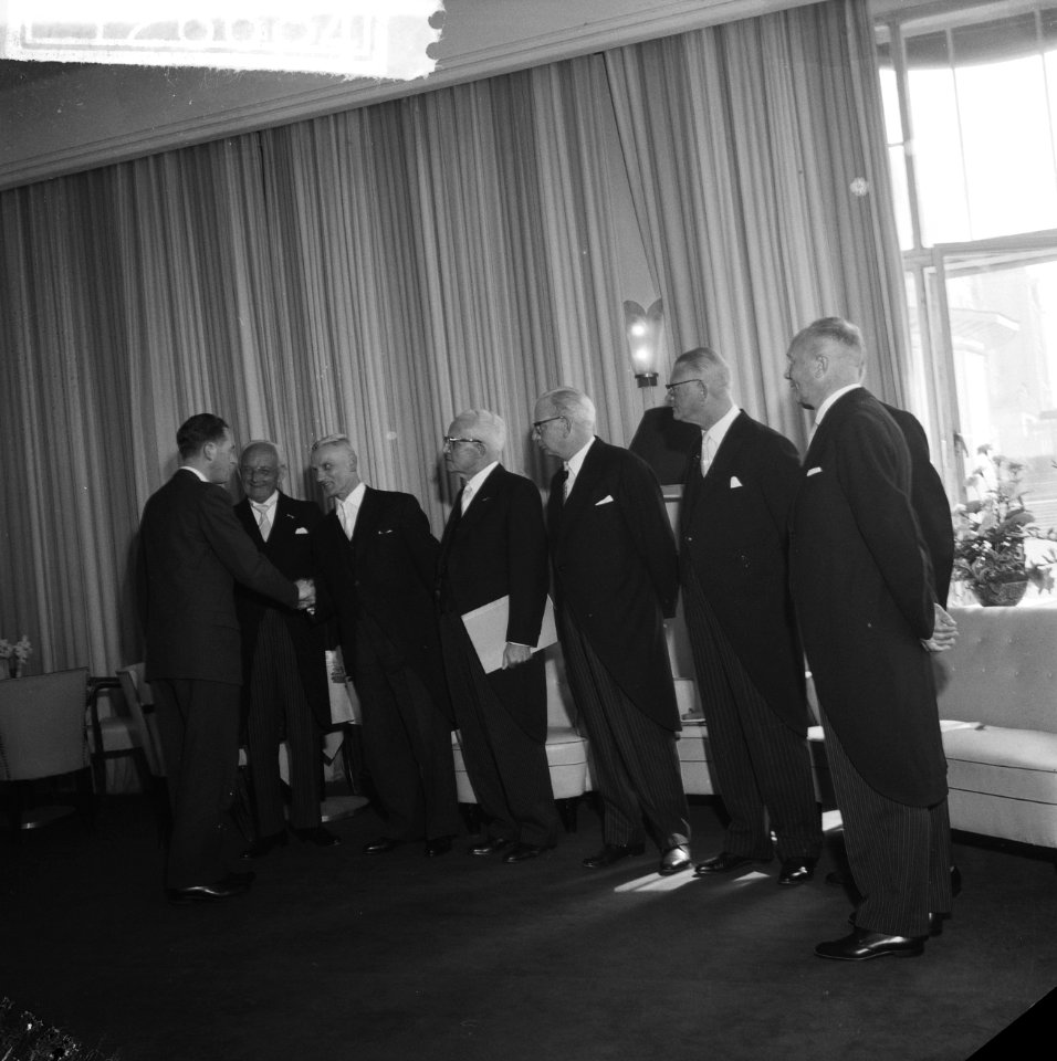 50-jarig bestaan van de Korenbeurs C Duvekot , D Nuyteren , P Luitse , H Ne, Bestanddeelnr 912-6684