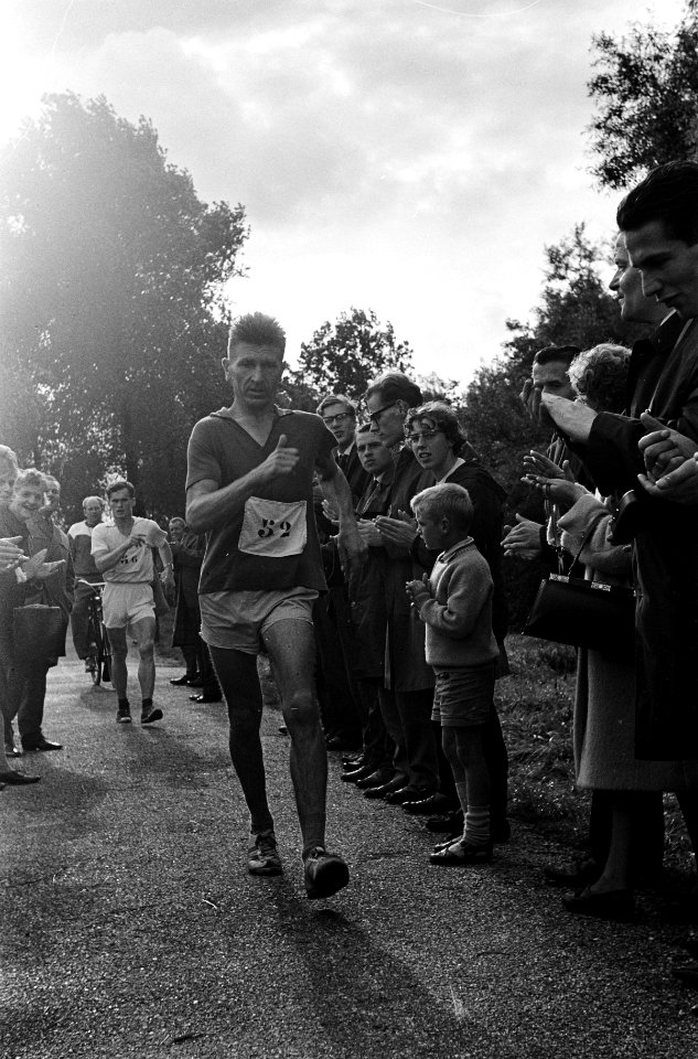 50 km snelwandelen om nationale titel, Jan van Dijk in actie, Bestanddeelnr 916-9003