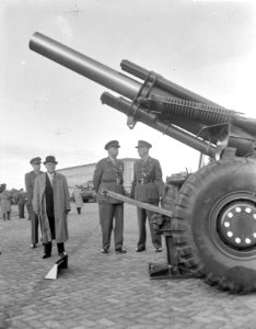 50 Jarig bestaan van het eerste Legerkorps te Apeldoorn. Tentoonstelling materia, Bestanddeelnr 908-9957