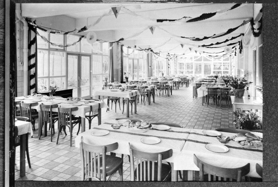 6.5x9 Kantine van de NV Rotterdamse Soda-chemische fabriek te Rotterdam, Bestanddeelnr 256-0995