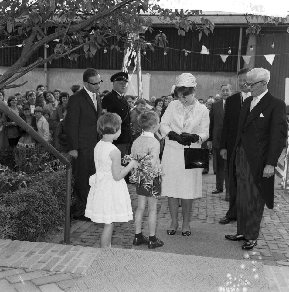 50 jaar Prins Hendrikschool , Prinses Margriet bracht bezoek te Vreeswijk, hier , Bestanddeelnr 917-8783